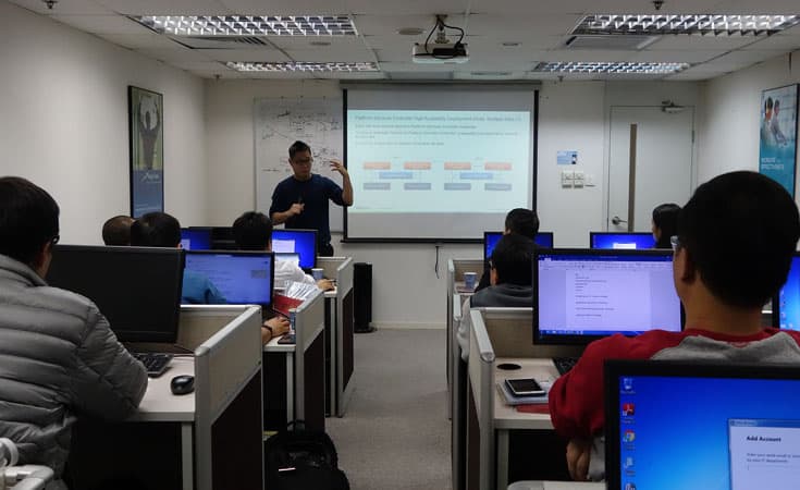 The instructor explaining the platform services controller on high availability deployment