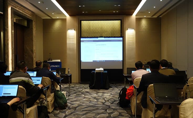 Delegates is experiencing the new features of Nutanix solutions by the hands-on lab