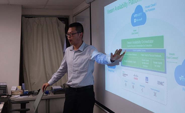 Veeam’s expert Ivan Siu showing the Veeam availability platform
