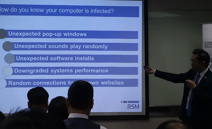 The speaker showing how to identify the situation if their computer is infected